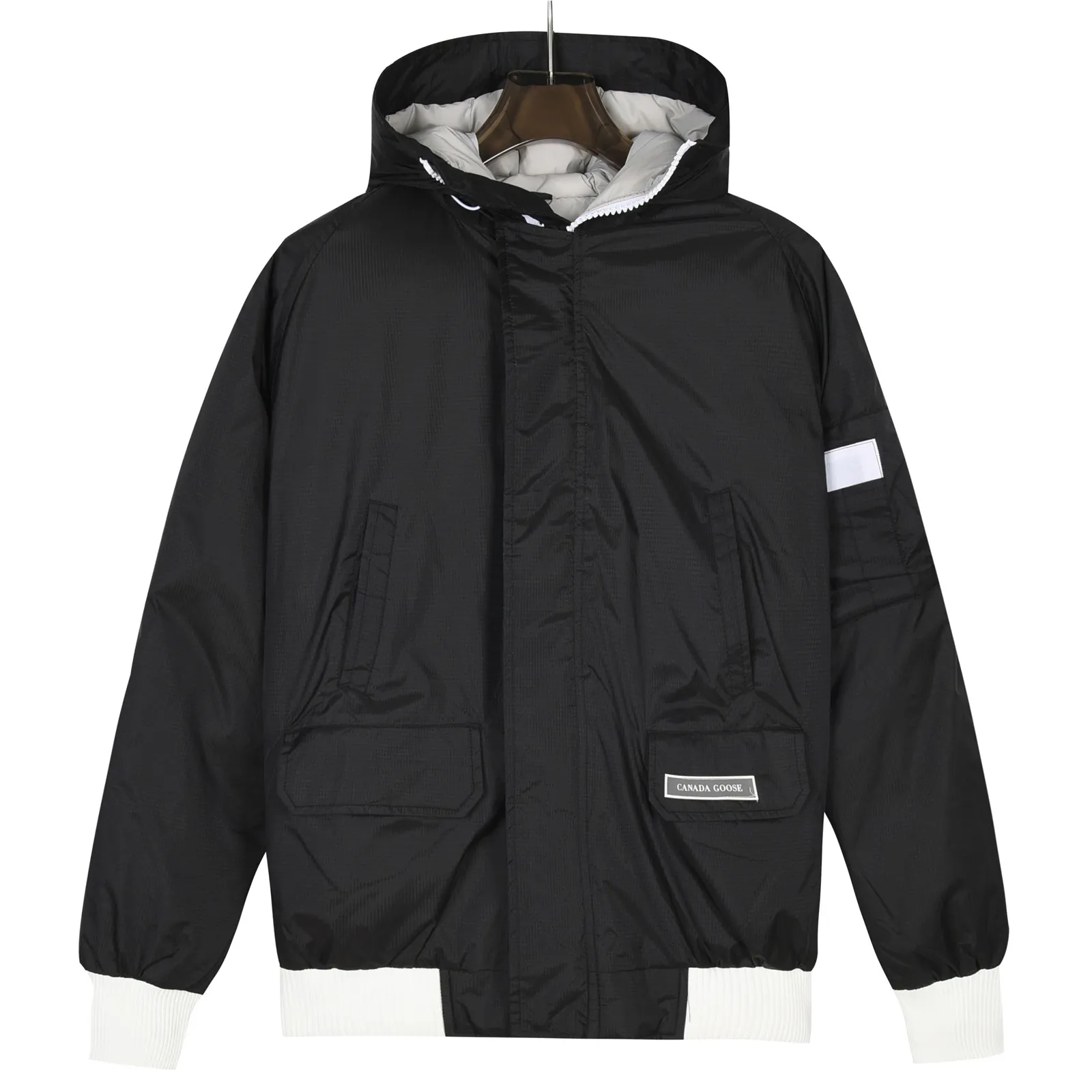 P860 Big Goose 01 Glacial White Label Down Jacket Canada Goose Canada Goose FW21 Chilliwack Series Glacial Haze White Label 01 Pilot Solid Color Hooded Down Jacket Down Jacket Winter Unisex Description: The Chilliwack bomber jacket was originally designed for pilots in uninhabited areas in northern Canada. It is durable, warm and easy to move, which can meet the needs of pilots working in the Arctic waterways. Chilliwack's iconic style remains popular and is a popular jacket from Canada Goose. The Northern Lights capsule collection is reimagined in rich hues inspired by the stunning colors of Canada's north. The Glacial Haze capsule series is improved with an eye-catching and layered color series, giving people the feeling of being caught in the mist around icebergs and glaciers. Material list: 1⃣ Original custom-made double plain 9500-100% nylon nylon fabric 2⃣ Original YKK zipper, not a sub-factory product 3⃣ National standard 80% widely inspected white duck down, (ZP uses 80% white duck down/everything that boasts 90% is fake) Material analysis characteristics: 1⃣ Original factory/9500-100% nylon100% nylon Lurex yarn is actually 100% nylon. Nowadays, there are few pure ones. Most of them are mixed with cotton or polyester. Our top-quality original version is developed in accordance with ZP and uses the same material. 2⃣ As we all know, the original version uses 80% white duck down. The fill power refers to the cubic inches of volume occupied by each ounce (30 grams) of down under certain conditions. If one ounce of down occupies 500 cubic inches, the fill power of the down is 500. So we can simply understand it as: fill power is the volume of down, and the volume of down is fill power. The higher the fill power of down, it means that under the same filling amount, down can fix a larger volume of air layer to keep warm and insulate, so the warmth retention of down is better. Summary: Note: In order to maximize profits during the production process, some businesses add toxic waste silk, 50 velvet, hand-feel velvet, etc. to clothes! But on the outside of the clothes, good fabrics are used. It is said to be 90% white duck down at purchasing agent level, or even more exaggeratedly said to be 90% white goose down, to fool the layman! (You can consult the official Big Goose. All authentic styles are made of white duck down.) I will also teach you a more practical trick: buy an authentic product from Tmall, and at the same time buy a piece of clothing from a merchant you trust, and come back to compare the details. (Tmall offers 7-day no-reason returns and S+ offers 15-day no-reason returns without affecting secondary sales.) ⚠️ Remember, you get what you pay for! Don't be greedy for small gains, or you will suffer big losses! Every customer is welcome to ask questions and we will continue to improve product quality and service! Product color: black, white, dawn blue, mood blue Size: S, M, L, XL, XXL